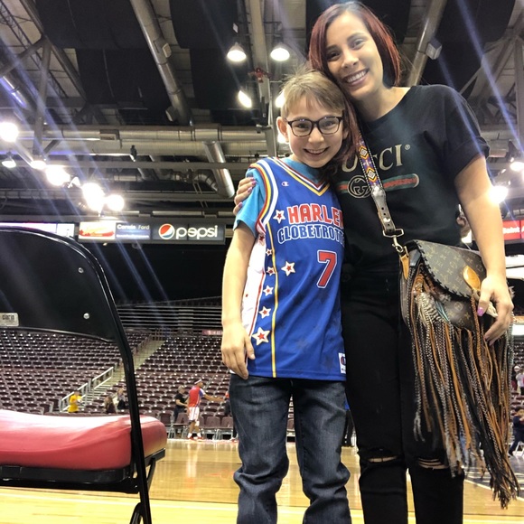 Meet your Posher, Amanda - Picture 2 of 2